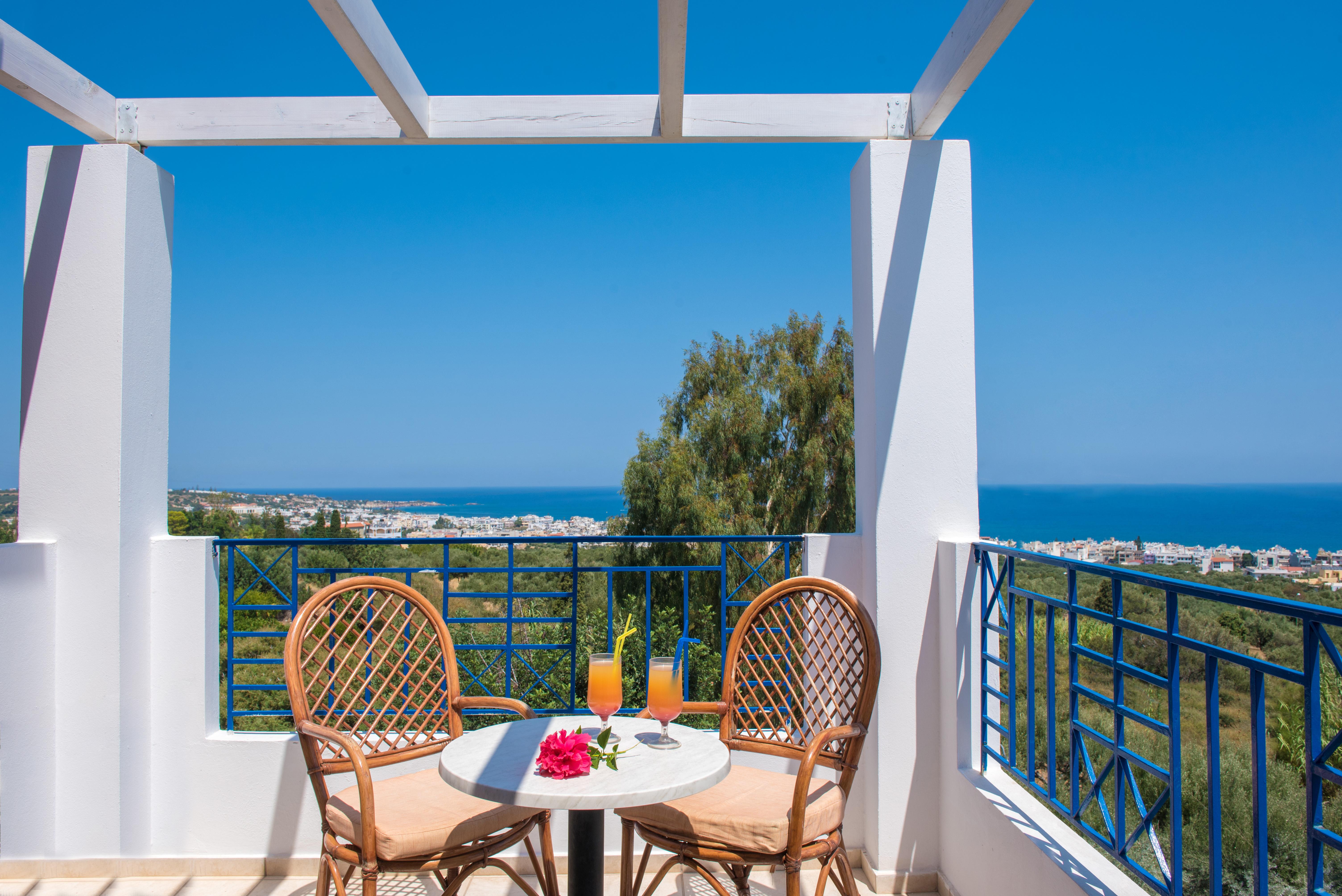 מלון דירות Astra Village & 3*